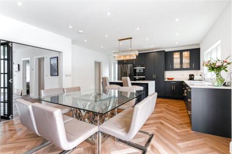 Dining/Kitchen Area