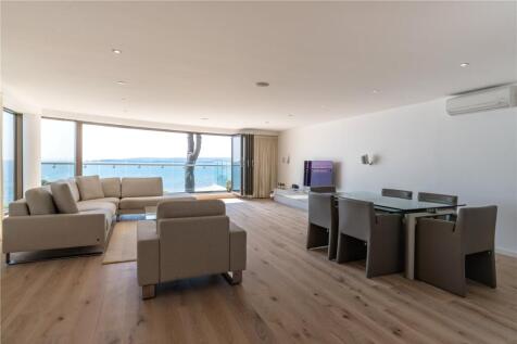 Sitting/Dining Room