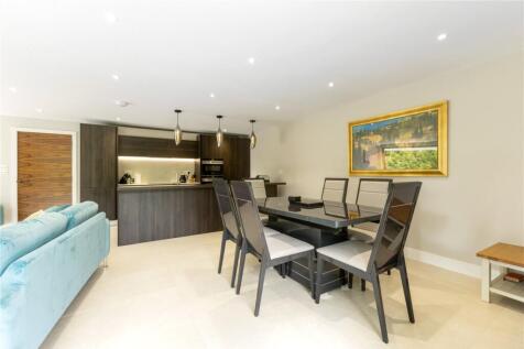 Kitchen/Dining Area