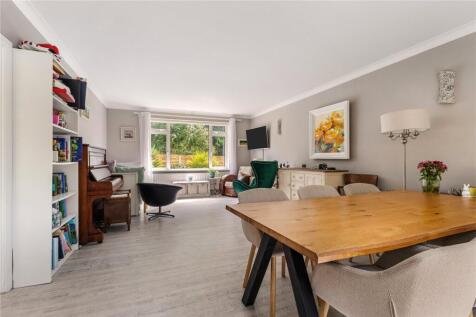 Snug/Dining Room