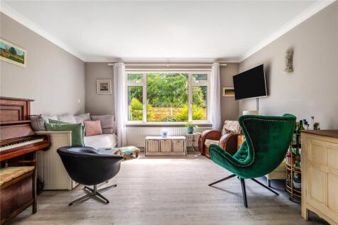 Snug/Dining Room