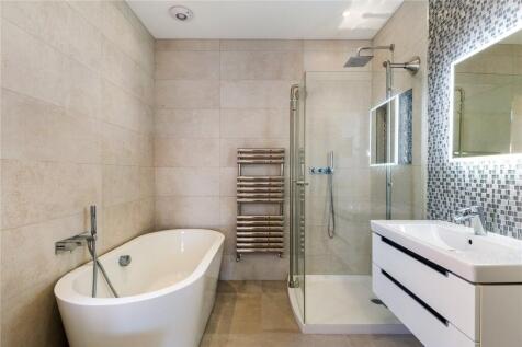 Bed One En Suite