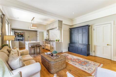 Kitchen/Dining/Day