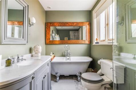 Family bath/Shower