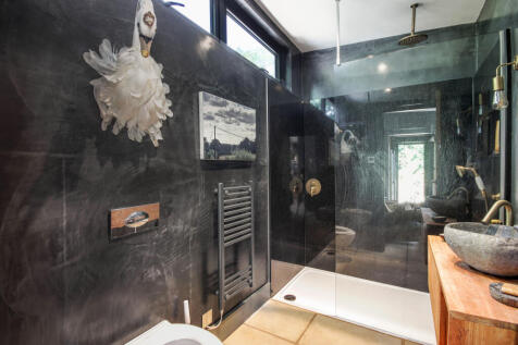 Pool Shower Rm