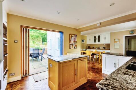 Kitchen/B&#39;kfast Room
