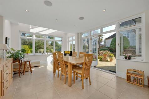 Kitchen/B&#39;fast Room