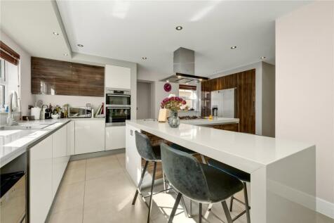 Kitchen/B&#39;fast Room