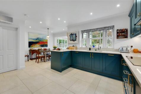 Kitchen/B&#39;fast Room