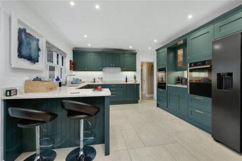 Kitchen/B&#39;fast Room