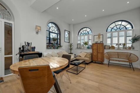 Kitchen/Reception Rm