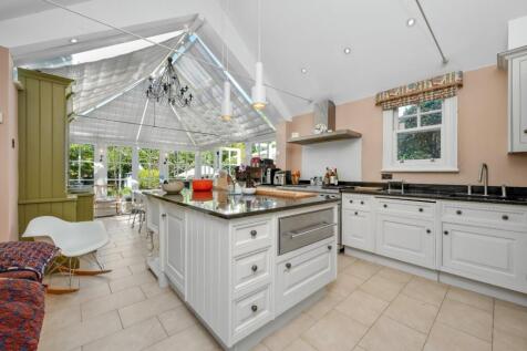 Kitchen/B&#39;fast Room