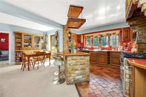 Kitchen/B&#39;fast Room