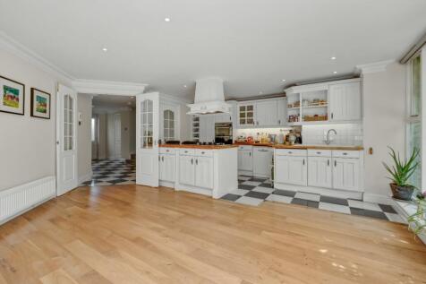 Kitchen/Dine/Family