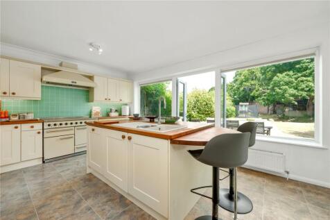 Kitchen/B&#39;fast Room