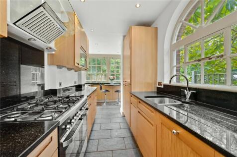 Kitchen/B&#39;fast Room