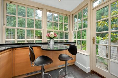 Kitchen/B&#39;fast Room
