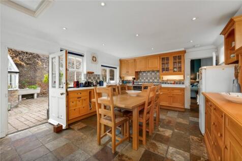 Kitchen/B&#39;fast Room