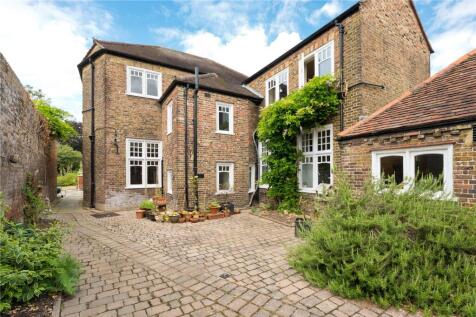 Kitchen Courtyard