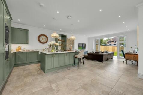 Kitchen/Family/Dine