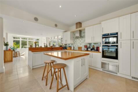 Kitchen/B&#39;fast Room