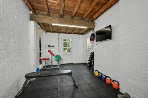 Garage/Gym