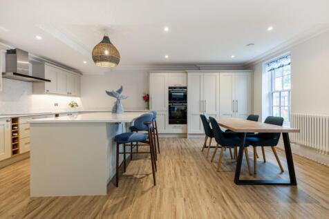 Kitchen/Dining Area