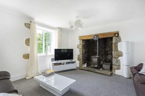 Sitting Room toward Fireplace.jpg