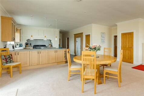 Kitche/Dining Area