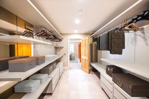 Walk In Closet