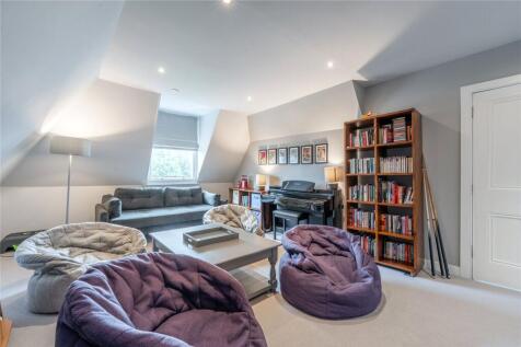 Bedroom5/Play Room