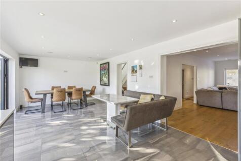 Kitchen / Dining