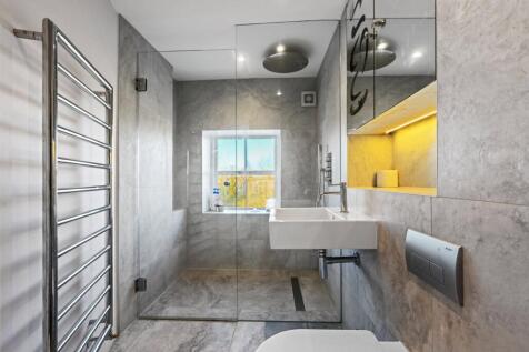 Family Shower Room