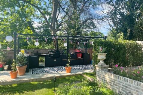 Outdoor Kitchen