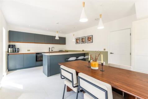 Kitchen / Dining
