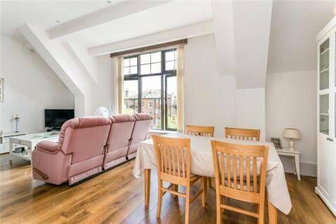Sitting/Dining Area