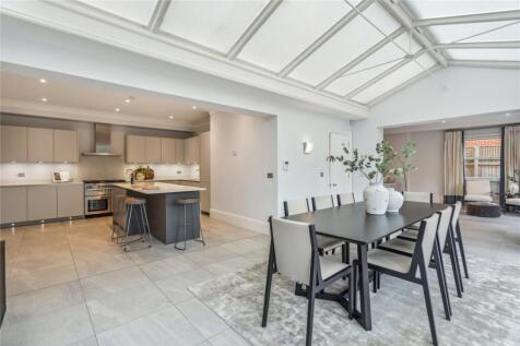 Open Kitchen/Dining