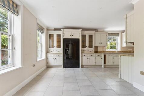 Kitchen/B&#39;fast Room