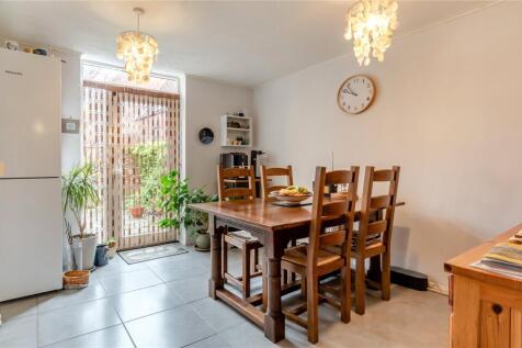 Kitchen/ Dining Room