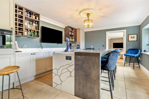 Bar/Dining Room