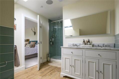 Main Ensuite