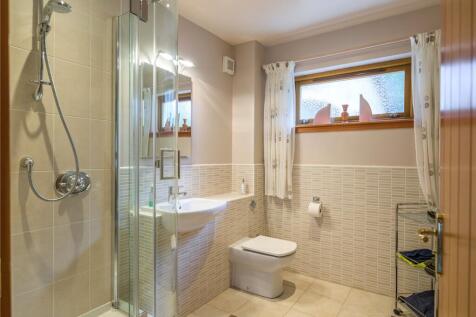 Grnd Flo Shower Room