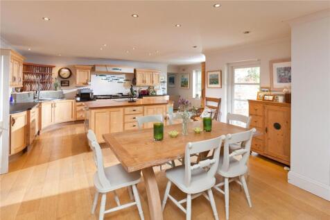 Kitchen/B&#39;fast Room
