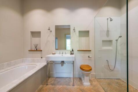 En Suite Bathroom