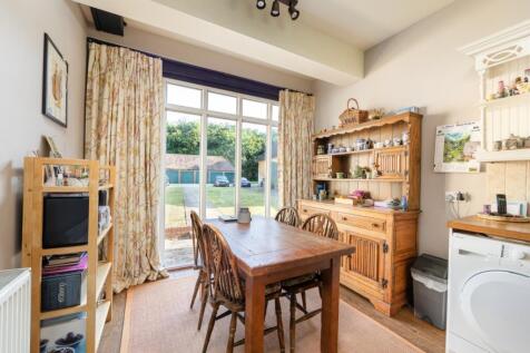 Kitchen/B&#39;fast Room