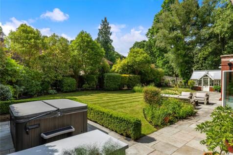 Garden and Hot Tub