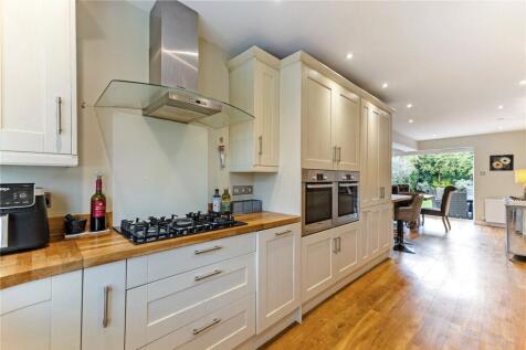 Kitchen/Dining Area