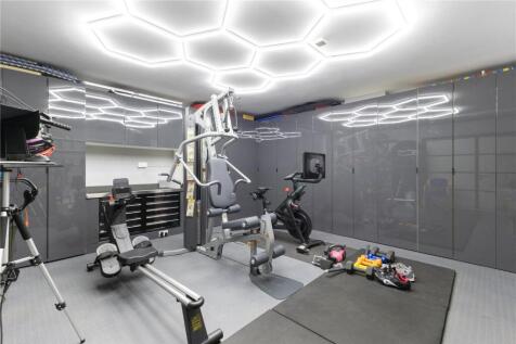 Double Garage/Gym