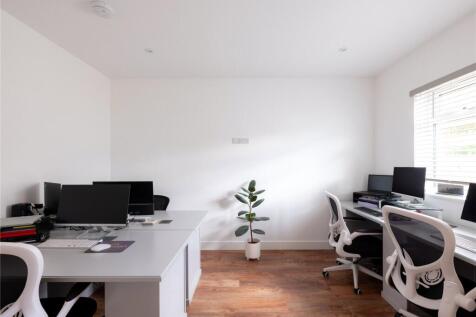 Bedroom/Office