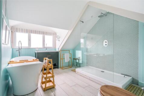 Principal Bathroom